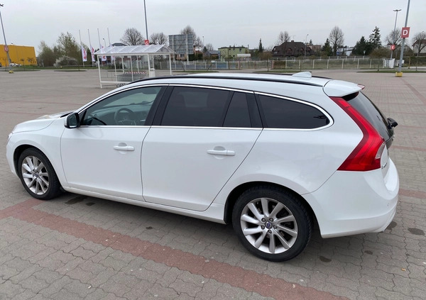 Volvo V60 cena 47500 przebieg: 208762, rok produkcji 2014 z Brzesko małe 211
